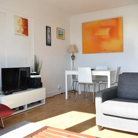 3 Bedroom Eiffel Tower-view Flat