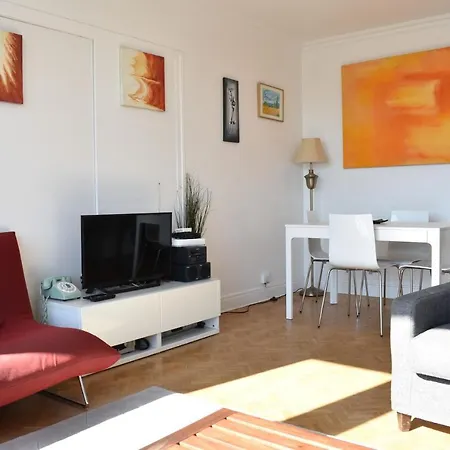 3 Bedroom Eiffel Tower-view Flat Διαμέρισμα *
